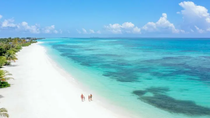 Nala Maldives by Jawakara — белоснежный песчаный пляж и спокойная бирюзовая лагуна