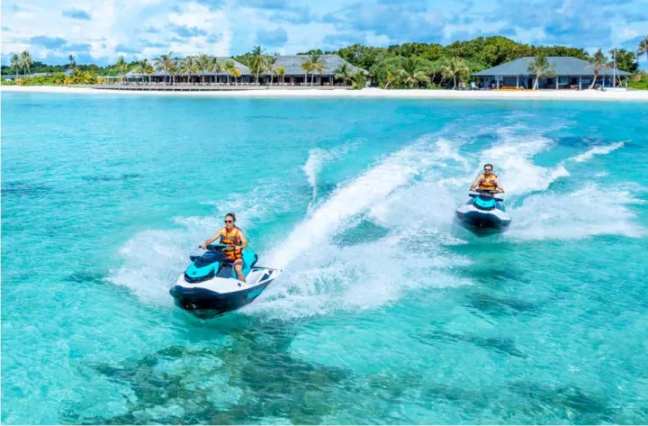 Nala Maldives by Jawakara — главный ресторан с открытой террасой и видом на океан