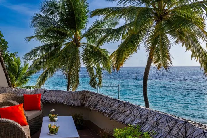 Nika Island Resort & Spa — уютный номер-студия в здании маяка с видом на лагуну