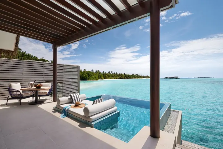 Niyama Private Islands Maldives, Мальдивы — вилла на воде Niyama Private Islands Maldives — терраса водной виллы с собственным бассейном