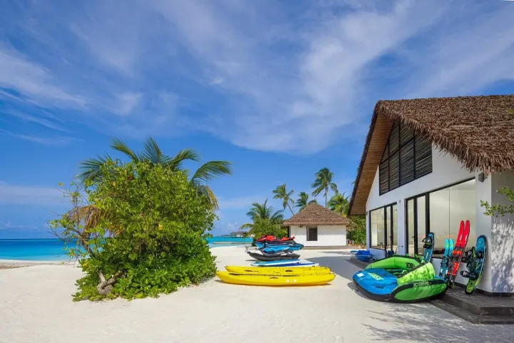 NOOE Maldives Kunaavashi — водные виды спорта и активный отдых в лагуне курорта