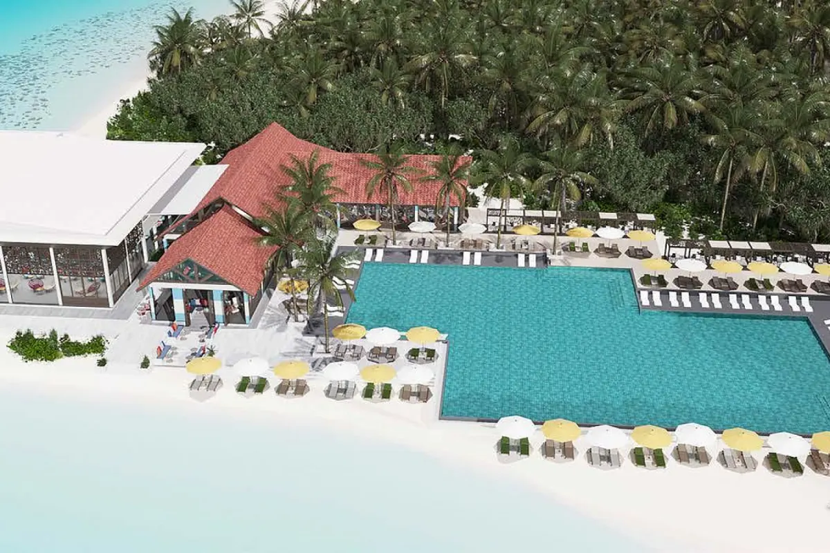 Oblu Xperience Ailafushi — большой прямоугольный бассейн на берегу пляжа