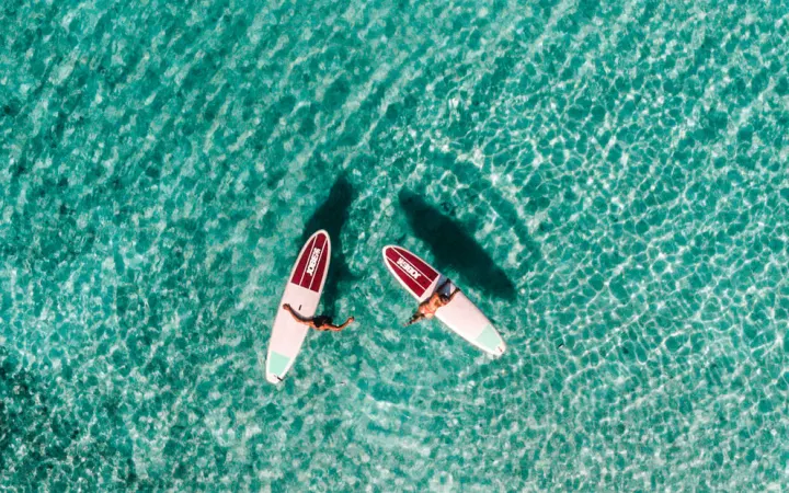 One&Only Reethi Rah — сапбординг в прозрачной бирюзовой воде