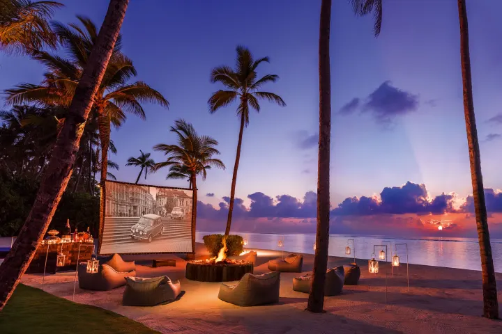 One&Only Reethi Rah — кинотеатр под открытым небом на пляже