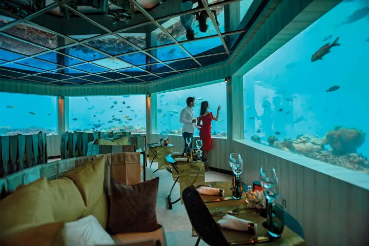 OZEN Life Maadhoo, Мальдивы — ресторан OZEN Life Maadhoo — уникальный подводный ресторан с панорамными окнами