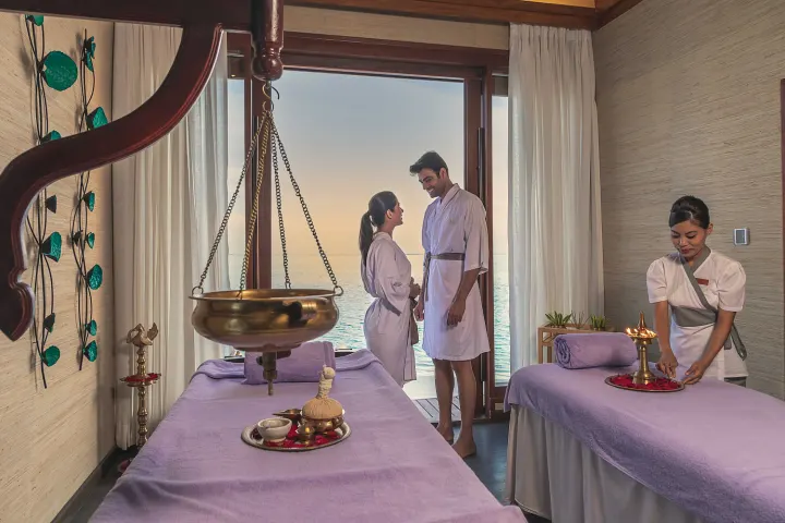 OZEN Life Maadhoo, Мальдивы — спа OZEN Life Maadhoo — романтический парный массаж в спа-салоне