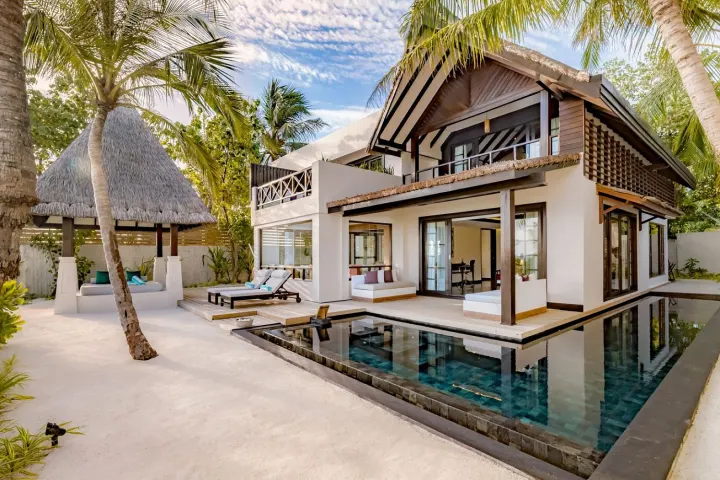 OZEN Reserve Bolifushi — пляжная вилла с просторным собственным бассейном