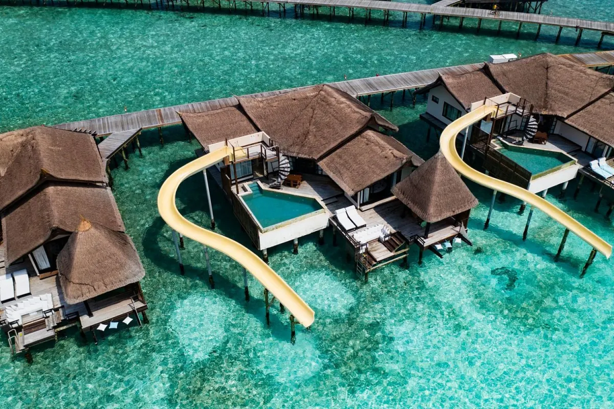 OZEN Reserve Bolifushi — водная вилла с собственной водной горкой