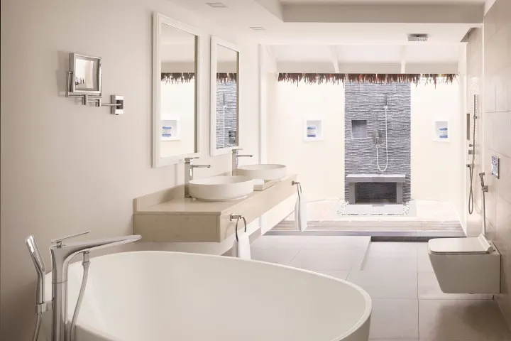 Paradise Island Resort & Spa (Villa Nautica) — открытая ванная комната с двумя раковинами и ванной