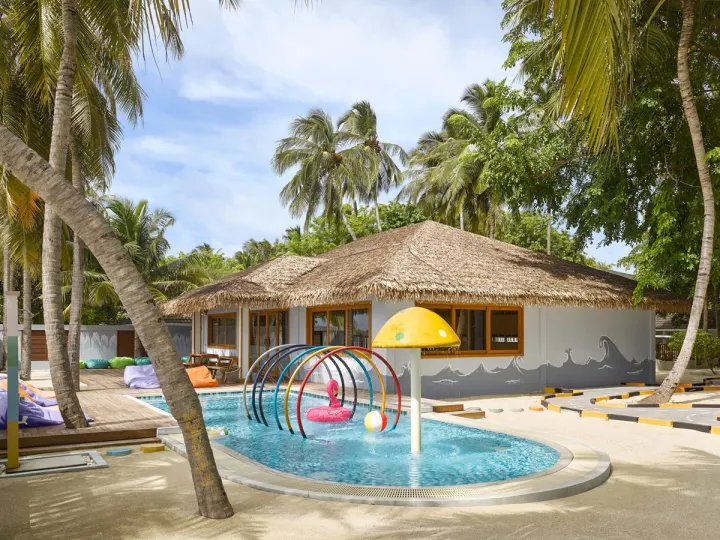 Paradise Island Resort & Spa (Villa Nautica) — детский неглубокий бассейн с фонтаном на территории клуба