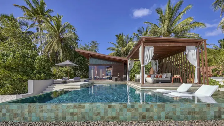 Park Hyatt Maldives Hadahaa — береговая вилла делюкс с персональным бассейном у пляжа