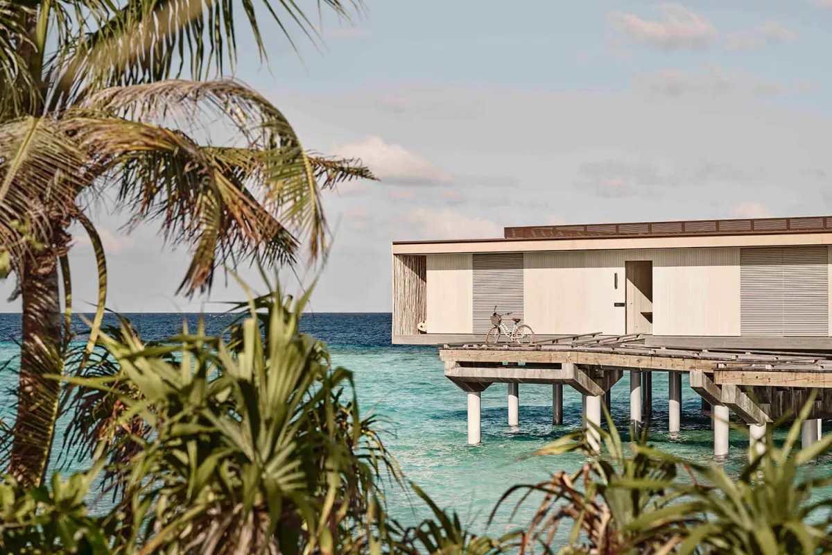 Patina Maldives, Fari Islands — вилла на воде с бассейном и гамаком
