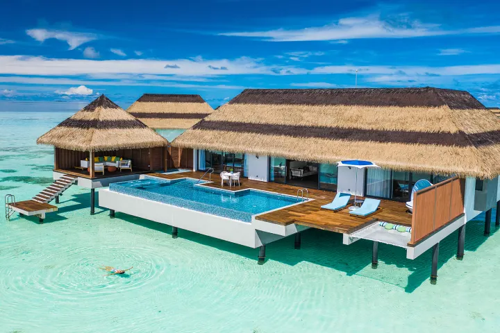 Pullman Maldives Maamutaa — роскошная вилла на воде с бассейном