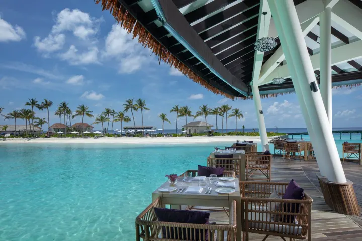 Radisson Blu Resort Maldives — пейзажный главный бассейн