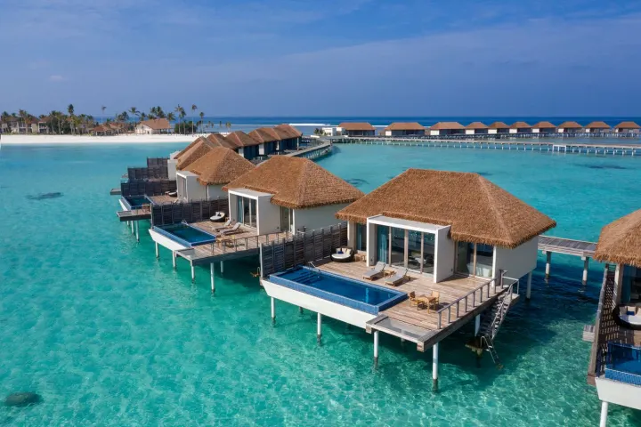 Radisson Blu Resort Maldives — водная вилла с бассейном