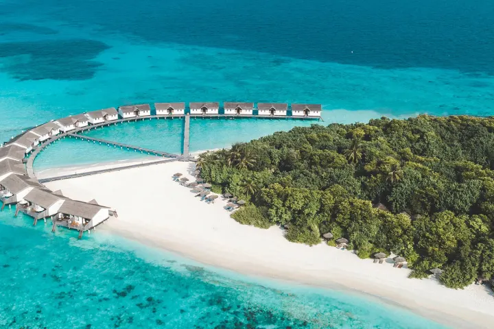 Reethi Beach Resort — водные виллы выстроились над лагуной