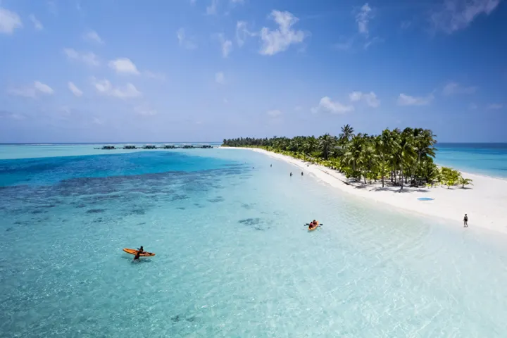 Hotel Riu Atoll, Мальдивы — вилла на воде Hotel Riu Atoll — водные люксы на сваях над прозрачной бирюзовой лагуной