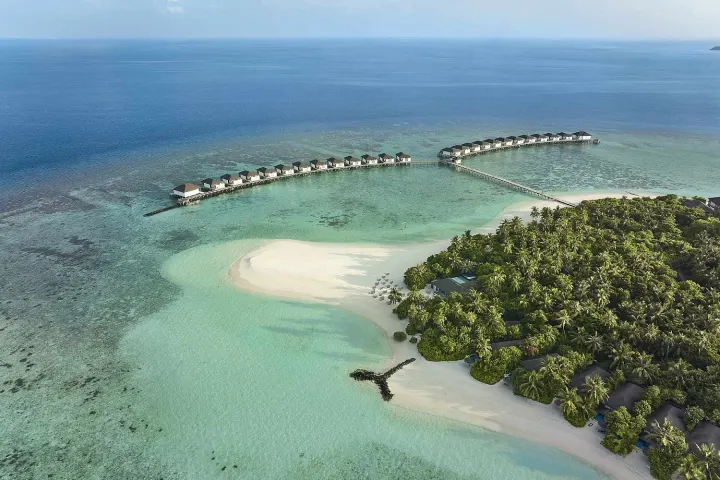 Robinson Club Noonu — вид на остров с высоты птичьего полета