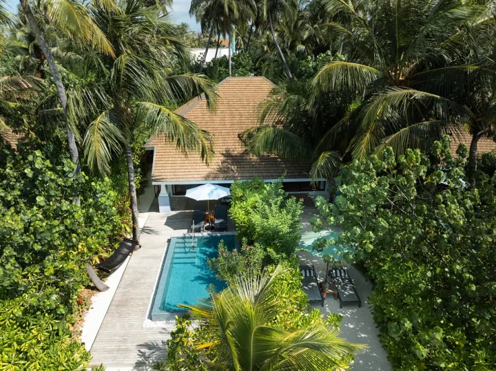 SAii Lagoon Maldives, Curio Collection by Hilton, Мальдивы — вилла на пляже SAii Lagoon Maldives, Curio Collection by Hilton — семейная пляжная вилла с двумя спальнями и частным бассейном