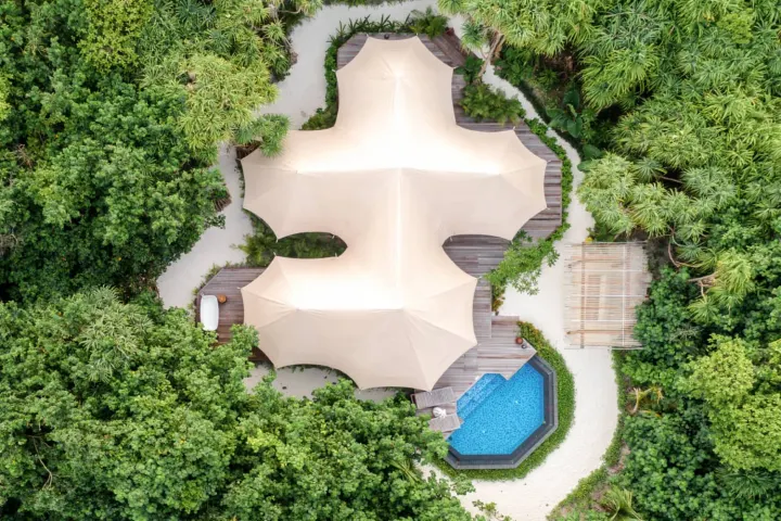 Sirru Fen Fushi Private Lagoon Resort — экзотическая шатровая вилла в стиле сафари среди джунглей