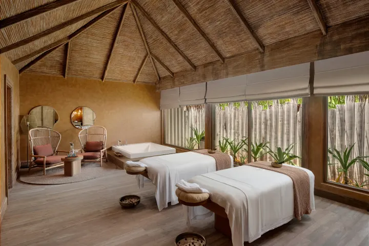 Six Senses Kanuhura — процедурный кабинет для пар в велнес-центре курорта