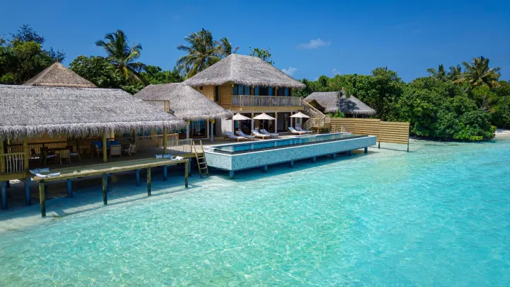 Six Senses Laamu, Мальдивы — вилла на пляже Six Senses Laamu — двухэтажная вилла на пляже с длинным бассейном