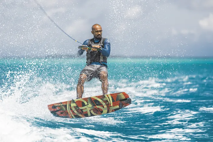 Sun Siyam Iru Fushi, Мальдивы — развлечения Sun Siyam Iru Fushi — вейкбординг на волнах лагуны