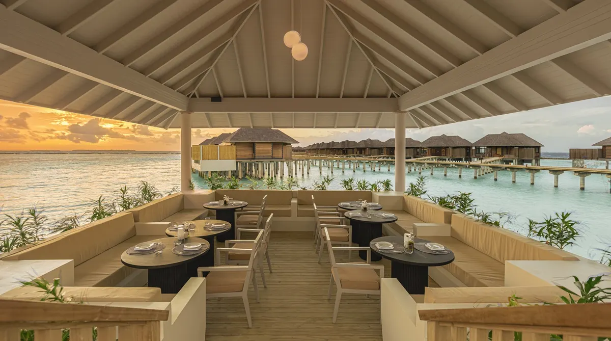 Sun Siyam Iru Fushi — ресторан на воде с террасой