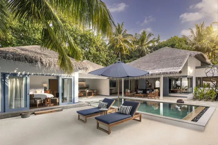 The Halcyon Private Isles Maldives (ex. Raffles Meradhoo), Мальдивы — вилла на пляже The Halcyon Private Isles Maldives (ex. Raffles Meradhoo) — двухспальная пляжная резиденция с большим приватным бассейном у берега океана