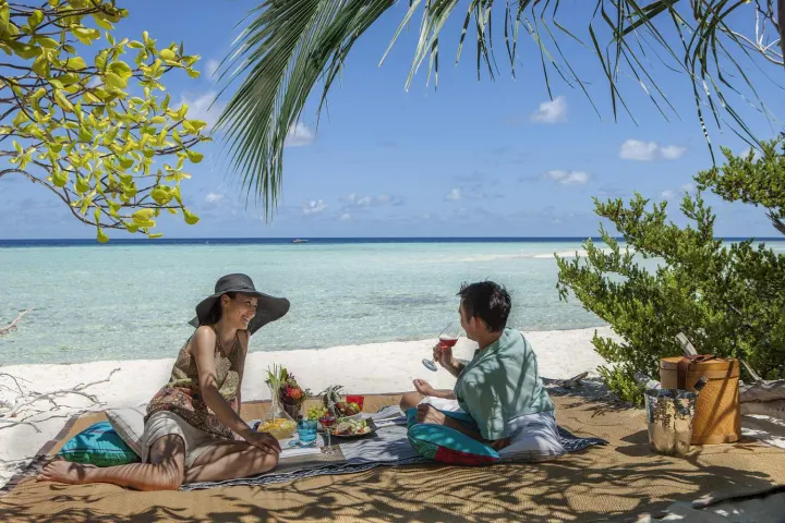 The Residence Maldives at Falhumaafushi — береговая вилла с террасой и прямым выходом к белоснежному пляжу