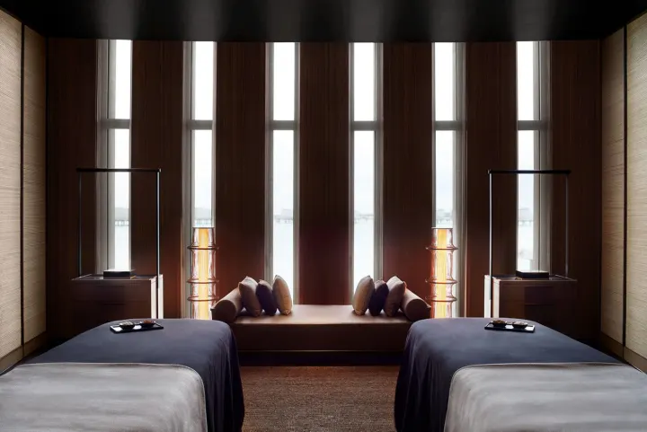 The Ritz-Carlton Maldives, Fari Islands, Мальдивы — спа The Ritz-Carlton Maldives, Fari Islands — комната для спа-процедур с видом на океан
