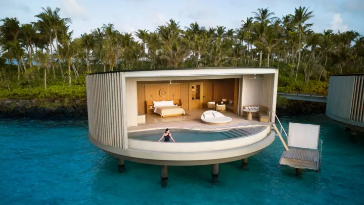 The Ritz-Carlton Maldives, Fari Islands, Мальдивы — вилла на воде The Ritz-Carlton Maldives, Fari Islands — водная вилла с приватным бассейном