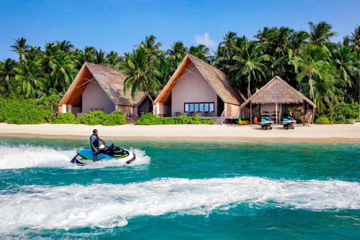 The St. Regis Maldives Vommuli Resort, Мальдивы — вилла на пляже The St. Regis Maldives Vommuli Resort — пляжные виллы и катание на гидроцикле