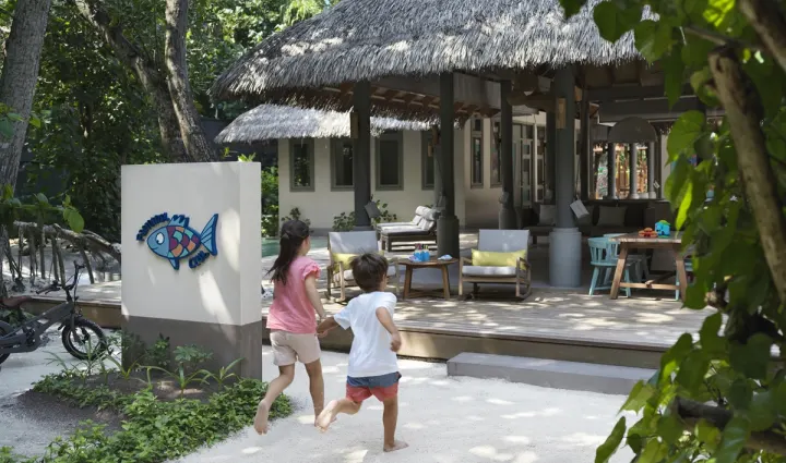 Vakkaru Maldives, Мальдивы — для детей Vakkaru Maldives — детский клуб с игровой зоной на свежем воздухе