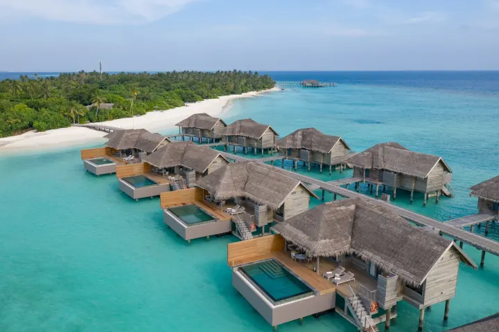 Vakkaru Maldives, Мальдивы — вилла на воде Vakkaru Maldives — водные виллы с приватными бассейнами у прозрачной лагуны