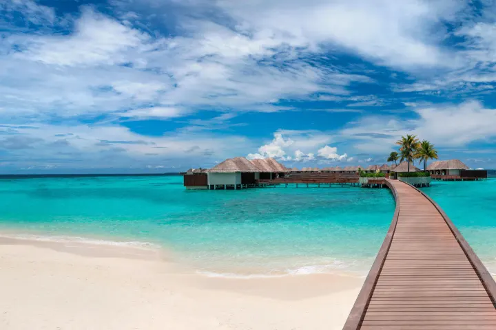 W Maldives — песчаный пляж и бирюзовая лагуна