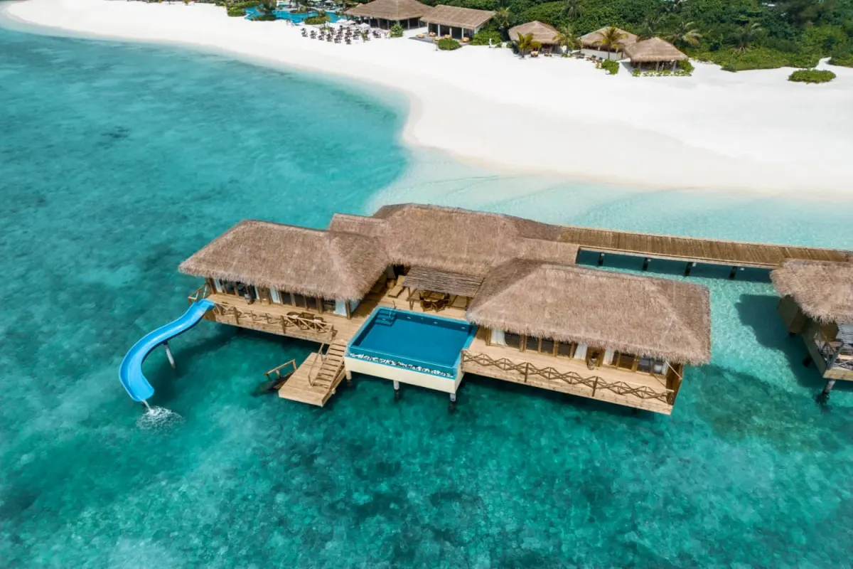 You & Me by Cocoon Maldives — роскошная водная вилла с большим бассейном и собственной горкой